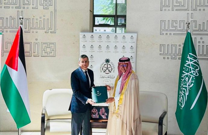 فلسطين تتسلم منحة سعودية بقيمة 30 مليون دولار