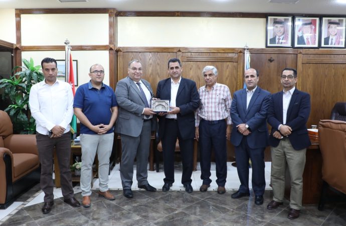 وفد من مدينة الأمير محمد للشباب يزور جامعة الزرقاء