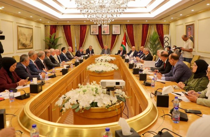 لجنة فلسطين في “الأعيان” تلتقي جمعية عون الثقافية