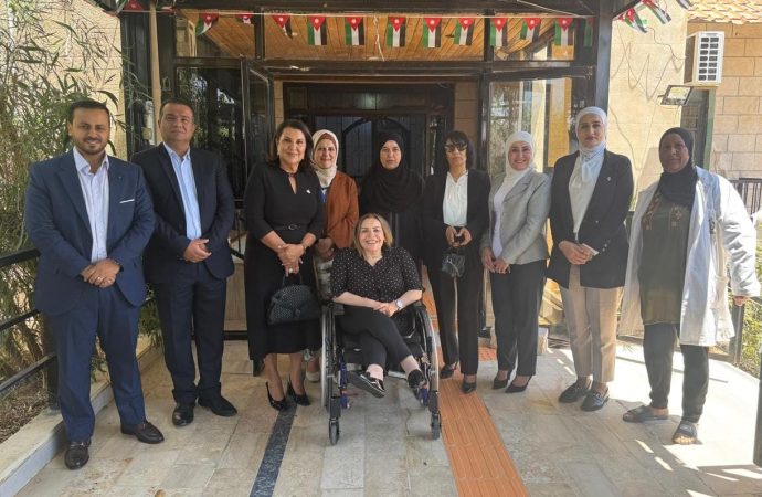 لجنة المرأة في “الأعيان” تزور مركز الزهراء للمسنين