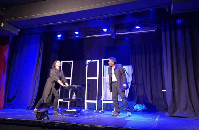 “ثلاجة الموتى”… مسرحية بريشةالشوابكة بجرش تهز الضمير الإنساني وتعيد تعريف الموت