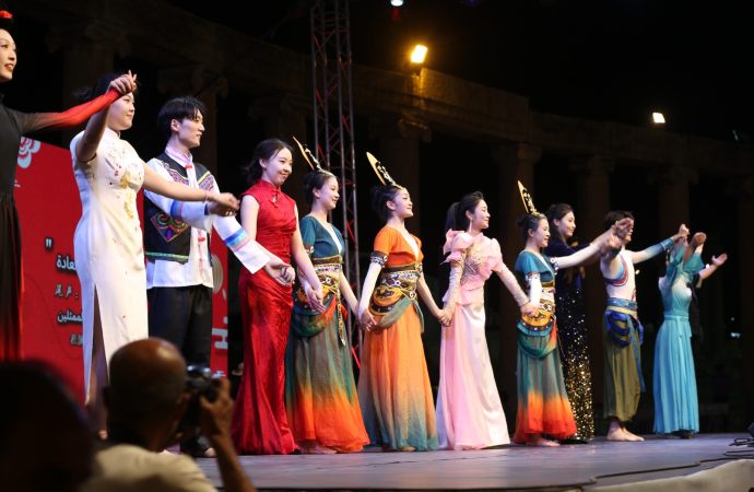 ليلة استثنائية عاشها جمهور الساحة الرئيسية بعروض فنية ثقافية وترفيهية وفعاليات وطنية