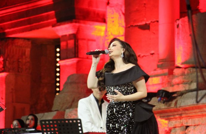 تألق لافت للفنانة ديانا كرزون على المسرح الجنوبي في جرش