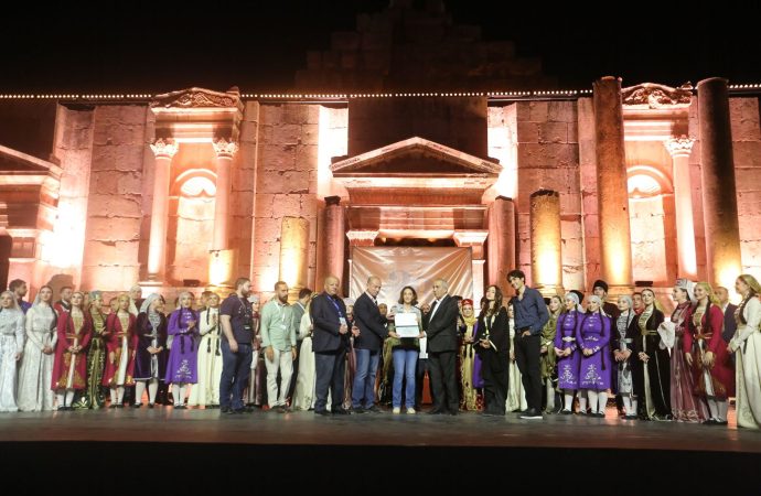 الأكثر مشاركة في مهرجان جرش فرقة ” نادي الجيل ” تقدم فلكلور وتراث الشركس على المسرح الجنوبي