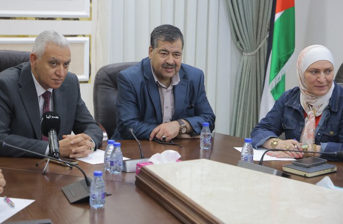 النائب العموش يلتقي ناشري المواقع الإخبارية