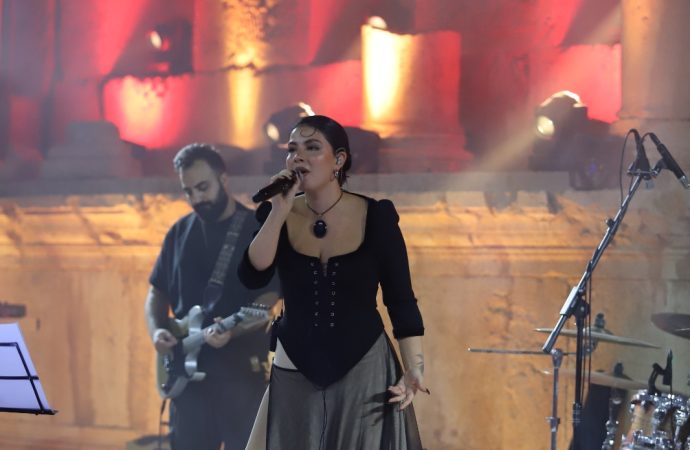 نويل خرمان والفنان الأخرس يطرزان المسرح الشمالي بالجمال في مهرجان جرش