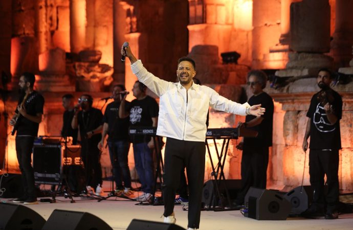 محمد حماقي وليلة غناء مصرية مميزة على المسرح الجنوبي في جرش