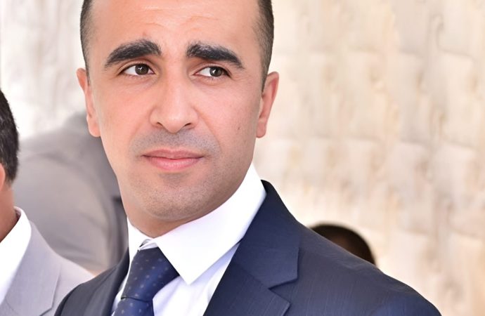 الدكتور حسام أبو حجر وزوجته يُرزقان بعاكف