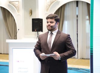 فهد نضال أبو قمر عريفًا لحفل اليوم العالمي للشباب