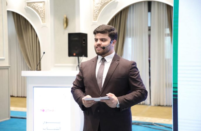 فهد نضال أبو قمر عريفًا لحفل اليوم العالمي للشباب