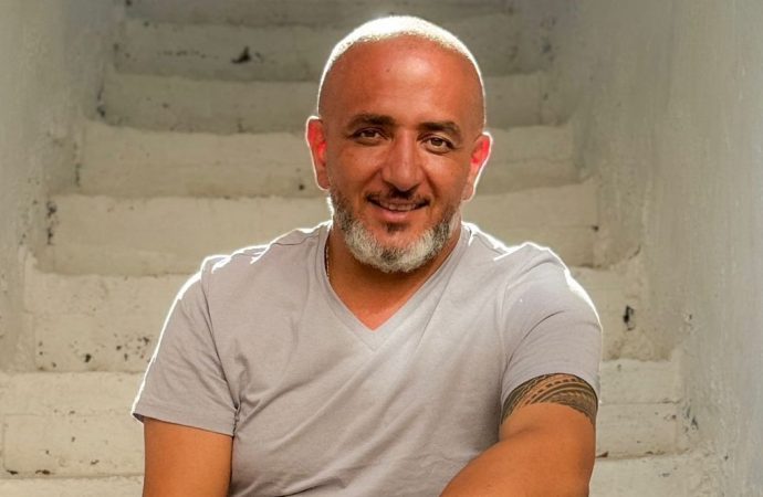 الفنان فراس طعيمة يعود بعد غياب .. وإطلالة مرتقبة في مهرجان الفحيص