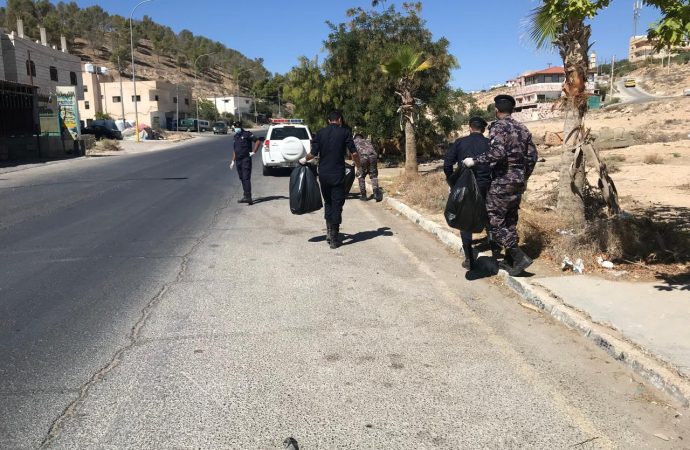 مركز امن الشوبك يشارك في حملة نظافة داخل المدينة  في الشوبك