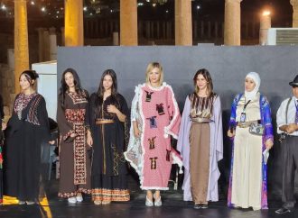 بني ياسين يكرم فنانين تشكيليين شاركوا في مهرجان جرش