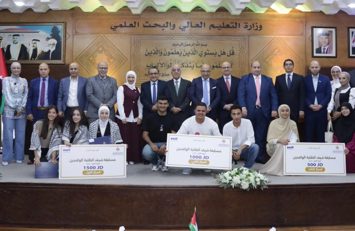 التعليم العالي تتوج فلسطين بمسابقة شيف الطلبة الوافدين وتسلمها  الجائزة المالية 1500 دينار