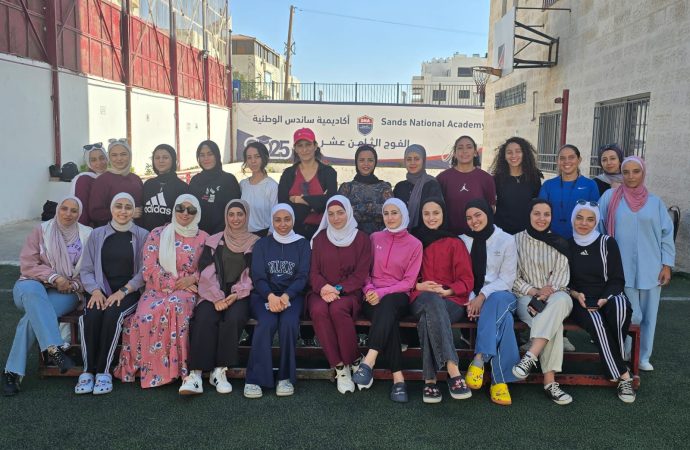 مركز إعداد القيادات الشبابية يختتم دورة الإنقاذ المائي للإناث في أكاديمية ساندس