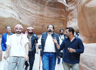 الفنان ناصيف زيتون يزور مدينة البترا ويشيد بجمالها كإحدى عجائب الدنيا السبع