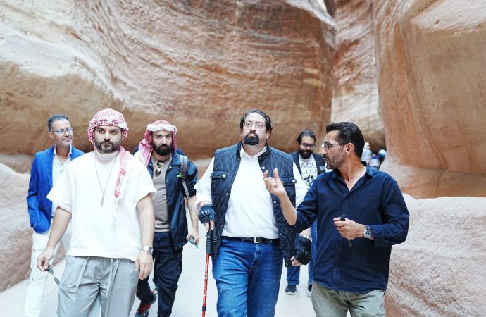 الفنان ناصيف زيتون يزور مدينة البترا ويشيد بجمالها كإحدى عجائب الدنيا السبع