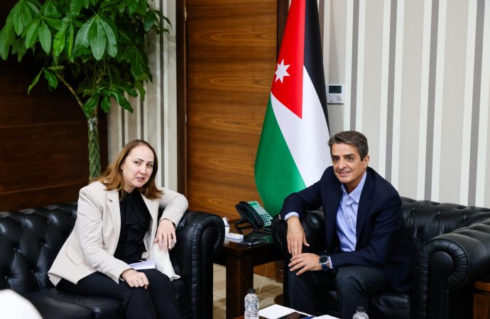 وزير الشباب يلتقي الأمينة العامة للجنة الوطنية لشؤون المرأة، ومركز الشفافية الأردني