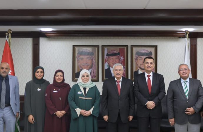 “الأعلى للعلوم والتكنولوجيا” والجامعة التقنية العُمانية يبحثان التعاون المشترك