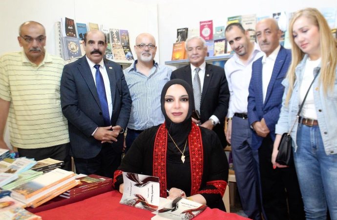 توقيع كتاب “البوصلة والصمود” لنادية القيسي في معرض عمّان الدولي للكتاب