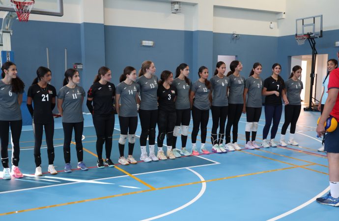 المنتخب الوطني للكرة الطائرة للشابات يستعد للمشاركة في دورة الألعاب الآسيوية في البحرين