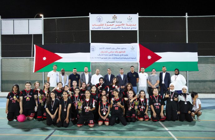 العدوان يستكمل جولاته التفقدية في العقبة ويكرِّم الفائزين بالبطولات الرياضية