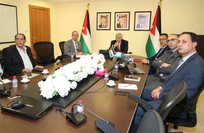 وزير النقل يبحث مع “الملكية الاردنية” تطوير عمليات الشحن الجوي