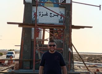 زيد العواملة يخطف الأضواء في تونس بإبداع فسيفسائي لـ “برج غزة”