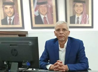 إحالةمستشاردائرةالأراضي لشؤون الحوسبة حمد الزن إلى التقاعد بالدرجة الخاصة