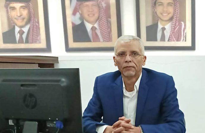 إحالةمستشاردائرةالأراضي لشؤون الحوسبة حمد الزن إلى التقاعد بالدرجة الخاصة