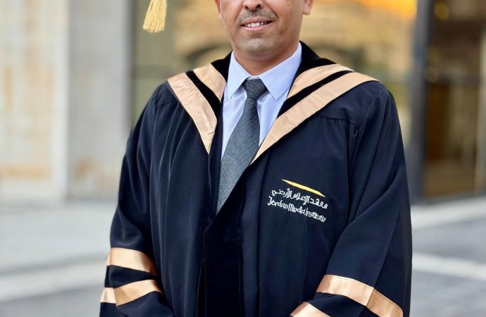 المقدم ناصر الطوالبة ، مبارك الماجستير في الصحافة والإعلام