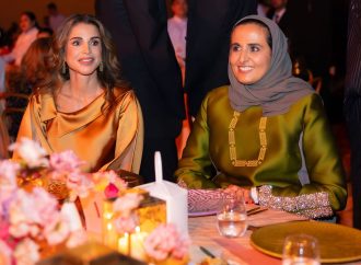 الملكة رانيا تشارك في عشاء خيري أقيم في متحف الفن الإسلامي بالدوحة
