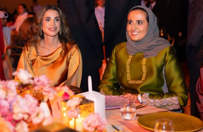 الملكة رانيا تشارك في عشاء خيري أقيم في متحف الفن الإسلامي بالدوحة