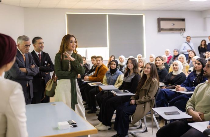 الملكة رانيا العبدالله تزور الجامعة الأردنية