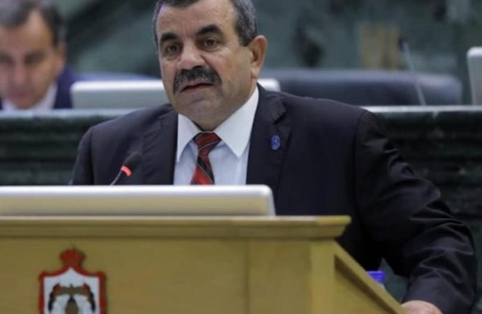 العماوي يغادر القانونية النيابية.. ورقابة تحت القبة تعوّض الغياب