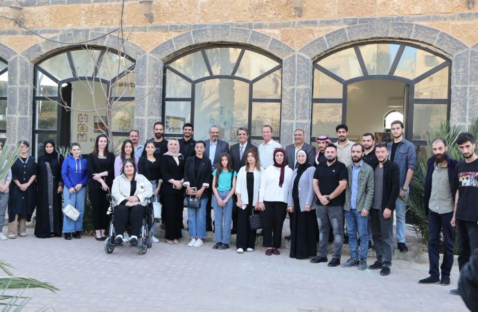 وزير الشباب يلتقي شباب وشابات الأزرق في المشروع التنموي السياحي ـ واحة الإبداع