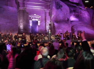 الفنان كاظم الساهر يحيي حفلاً أسطورياً في مدينة البترا وسط حضور جماهيري لافت