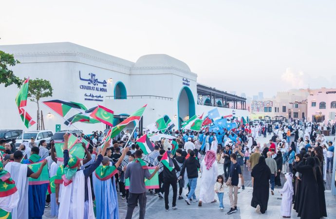 مئات المشجعين من قطر وأنحاء المنطقة يشاركون في مسيرة احتفالية بمونديال العرب قطر 2025