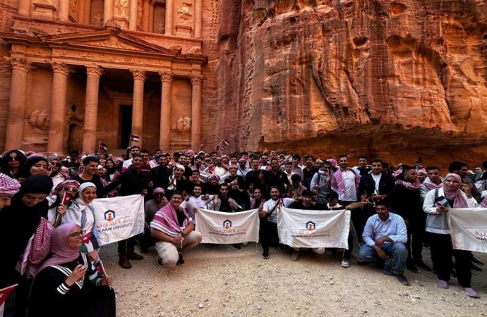 طلاب جامعة عمان العربية يطلقون مبادرة وطنية لتعزيز السياحة والانتماء الوطني