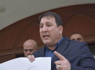 العكور يكتب – الحكومة ونقابة الصحفيين يطبقان على وسائل الاعلام بفكي كماشة!