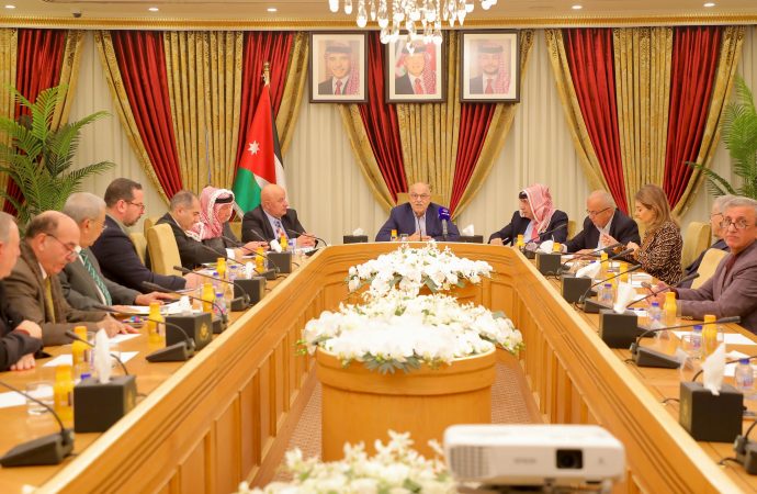 “مالية الأعيان” تبحث خطط ومشاريع وزارتي الاستثمار والتخطيط