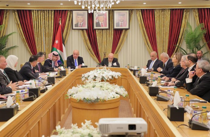 مالية الأعيان تبحث مشاريع وخطط وزارتي الصناعة والطاقة