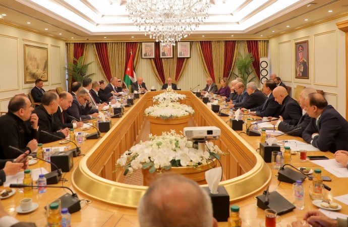 مالية الأعيان تبحث مشروعات وخطط أمانة عمان ووزارة الاقتصاد الرقمي