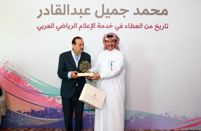 الإعلام الرياضي العربي يكرم الاعلامي عبد القادر