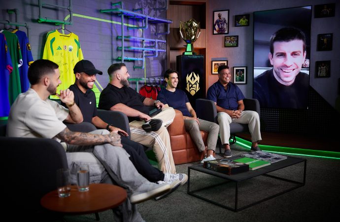 بيكيه ورونالدو وكاكا يعلنون تنظيم كأس الملوك للمنتخبات 2026 في البرازيل