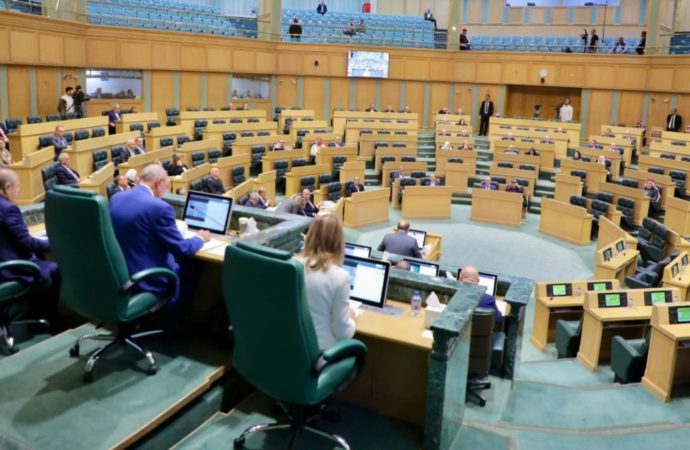 الأعيان يستمع لتقرير لجنته المالية حول الموازنة