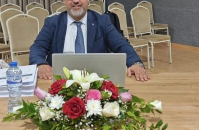 السويطي يهنئ سعادة القاضي علي الخضيري حصوله على شهادة الدكتوراه من جامعة صفاقس التونسيه .