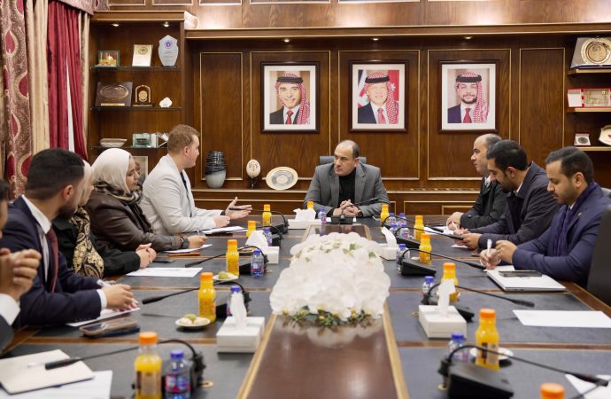العين العياصرة يلتقي وفدًا من مبادرة “مجلس الشباب الأردني”