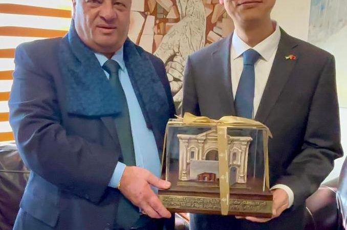 سماوي والسفير الصيني يبحثان سبل تطوير الروابط الثقافيّة بين المهرجان والصين