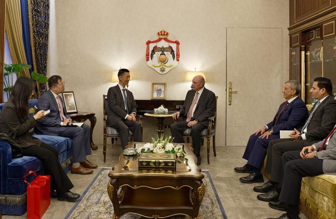 رئيس مجلس الأعيان يلتقي السفير الصيني لدى المملكة